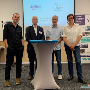 photo_signature_convention_agiless_mobin